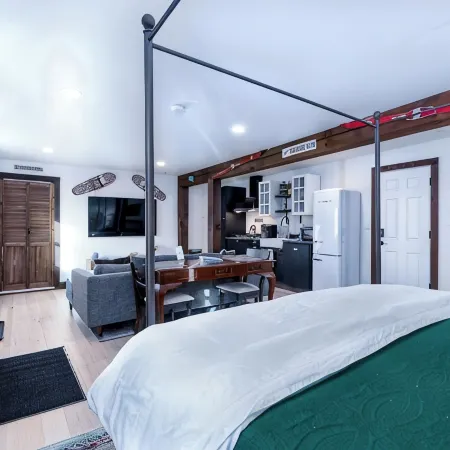 The Barn at May Farm - Historic 1790s Retreat · Hot Tub · 8 Min to Stowe