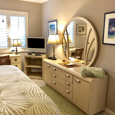 Bob's Beach Condo in Bella Vista by Jupiter beach!