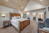 NEW/Sleeps 26! Heated Pool/HotTub/Games/5 min Pkwy - Private Pool