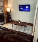 Entire Townhome! near airport, restaurants, and trails! Small back yard! - balcony