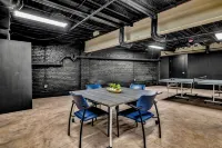 Charming 2-bedroom apartment in brilliant Cleveland with AC, WiFi - Condos