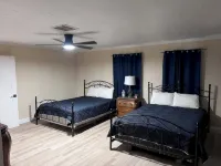 Spacious  4 bedroom home /sleeps 10 /just minutes from State and National Park. - 3성급