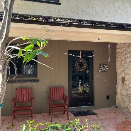 Lovely 2-bedroom condo in Key Largo with private beach, WiFi and fitness room