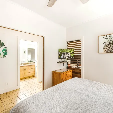 BRAND NEW AC | Ground Floor 1 Bdrm | Peekaboo Ocean View | Pool | 5 Min to Beach