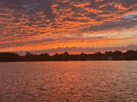 Live & Love Life on the Lake at Sunset Cottage! - 3-Star
