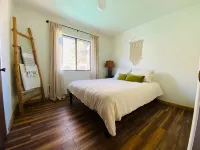 3 Cabins, 2 Acres, Private Pond, Walk to Restaurants, 4 Separate Sleeping Units