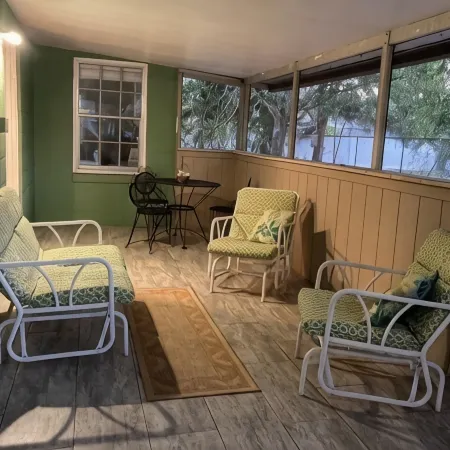 Cute Bungalow close to downtown and Anna Maria Island.