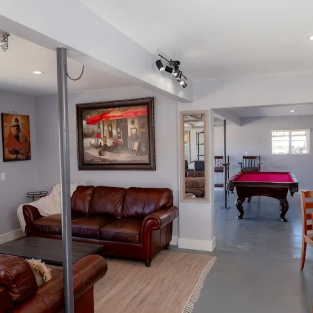 Rainbow Canyon Retreat: Hot Tub, Fire Pit, Games Room - Sleeps 16+
