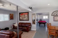 Rainbow Canyon Retreat:  Hot Tub, Fire Pit, Games Room - Sleeps 16+ - Wifi