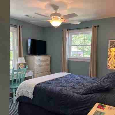 Beautiful fully renovated quad in Village Green Rooms