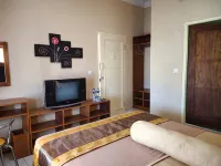 Villagio Hotel - parking