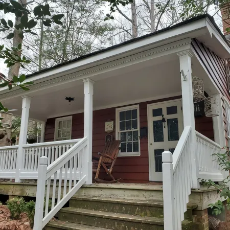 Private Romantic Bungalow for Artists & Writers, 7 Mins to Downtown Richmond,