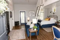 Charming Hill Country Cabin on 6 private acres - Feriehus