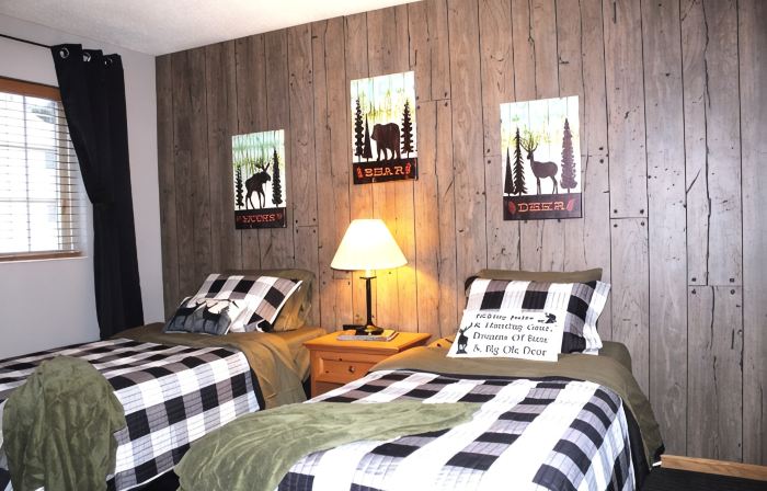 Lazy Bear Lodge on snow/UTV trails and lake