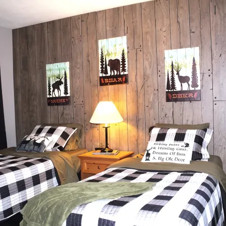 Lazy Bear Lodge on snow/UTV trails and lake