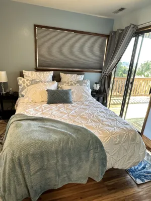 Expansive views of iconic McCullough Bridge, and bay with beautiful sunsets - 3-Star