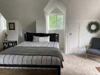 Park-like setting near river, trails, hot springs and so much more! - Apartments