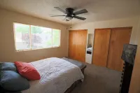 New listed home near Balloon Fiesta Park!! Sleeps 10! - Bungalow