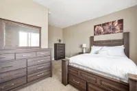 3 Mins to Downtown! Newly Remodel 2BR/2BR W/Jacuzzi & Deck - Bungalow