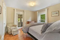 Historic house on tree lined red brick street of historic homes. - Wifi