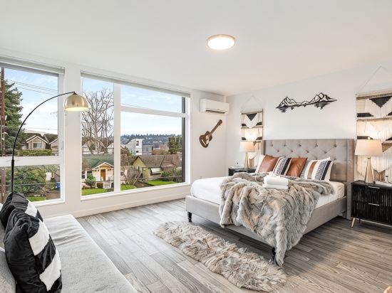 Queen Anne Rooftop- Water and City Views, Parking, Sauna, Near Stadiums