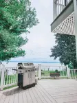 Lakeside Sunrise Cottage with hot tub - Homestays