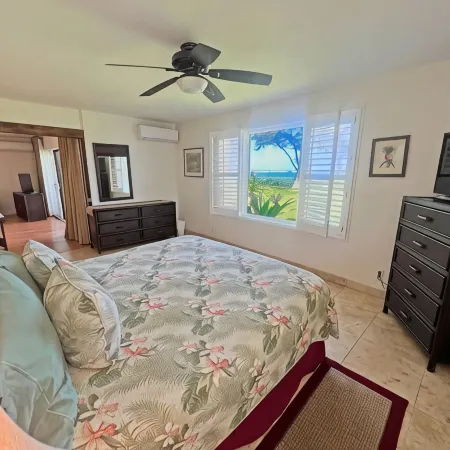 A Welcoming Beachfront 2BR/2BA, Vacation Home, W/D, AC, STEPS TO BEACH! Hotels in Kapaa