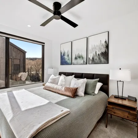 Blue River Views - Mountain/Modern with Private Hot Tub