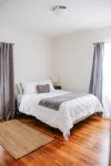 Charming 2-bedroom home in quiet neighborhood - 2-Star