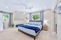 Serene & Spacious Family Retreat w/ Pool. Park and St. Francis Hospital Nearby. - Homestays