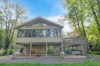 Golf Course Getaway: XL Cabin w/ Hot Tub, Pools, Beaches, Game Room, King Bed - gimnasio