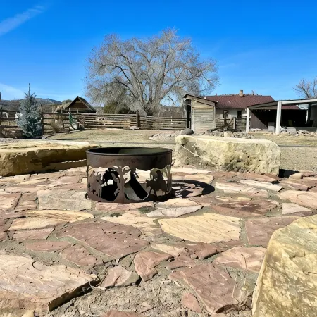 Hole in the Rock Inn - Newly remodeled for post adventure relaxation!