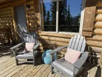 Cozy Chalet - 1 mile from town entrance! Lake Views! - Hytter
