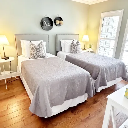 Beautiful, renovated ,clean 2BD,2BA condo in Pinehurst, Pool, Wifi , Cable etc