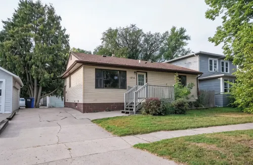 Comfortable 4 bedroom - 1 block from NDSU & minutes to Downtown Fargo! - Homestays