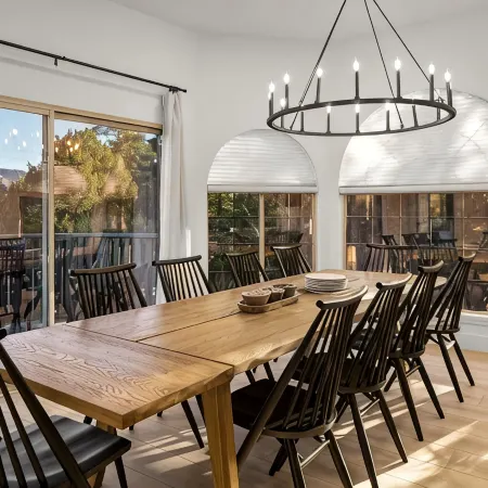 Uptown Sparks - Wow Views! 5Br 5BA, Pool, Spa, GamesRm, Walk into Uptown