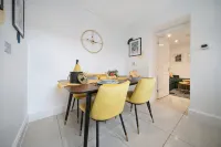 1 BD/Free on street parking/King bed/Near Hospital - Hot Tub