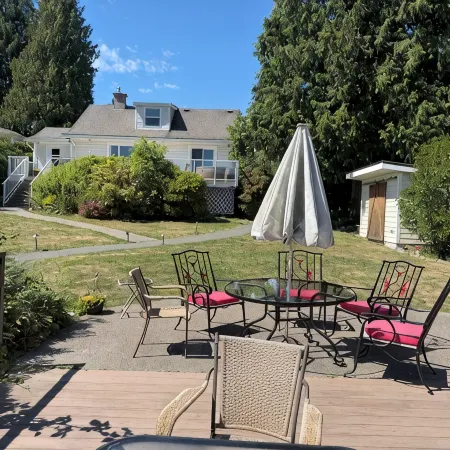 Oceanfront 3 Bed: Private Beach and Dock Access, Hot Tub , BBQ & Free Kayaks!