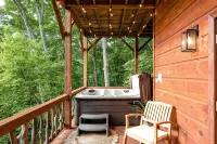 Cozy & kid friendly cabin w/ million $ views, hot tub, game room, and fire pit!! - 小木屋