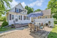 Family & dog friendly; 5 min walk to beach, bars, downtown, restaurants and park - Homestays