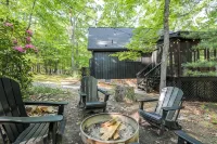 MID-CENTURY MODERN A-FRAME - HOT TUB/FIREPIT IN WOODS - Chalets