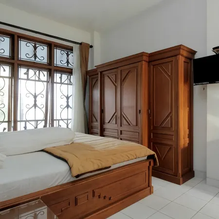 Hotel Fevytra Syariah Hotels in Umbulharjo