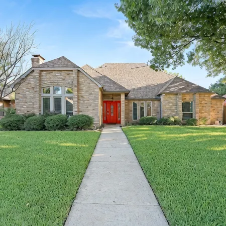 Luxury Home Sleeps 20 with Heated Pool & Billiard