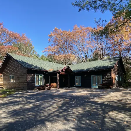 Northwoods Rustic Lodge steps away from Round Lake in Richardson Bay & Pontoon