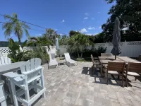 Heated Pool-Tropical Oasis-Resort Style Backyard. Close to Shopping & Store - 3 Sao