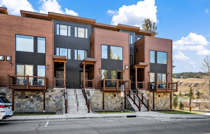 Blue River Views - Mountain/Modern with Private Hot Tub