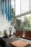 Marvelous, Art-Filled Loft with a Garden Terrace - บังกะโล