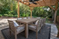 Upscale 4BR Walk to Stadium and Downtown - Balkoner