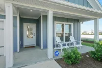 Fall Break is Coming up! Coastal Home- Walk,Bike, Golf Cart 2 Pools & Beach. - Pool