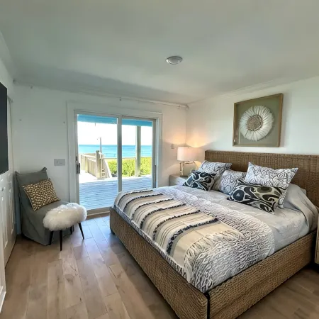 Oceanfront 8 bedroom/sleeps 20 with large gathering and outdoor areas